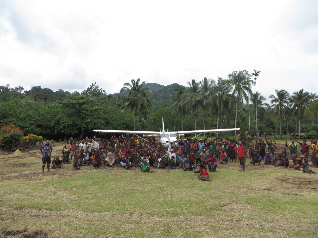 2015-11-19 Junkaral Community & MAF pilot Remi 19Nov15 ALutz_2809