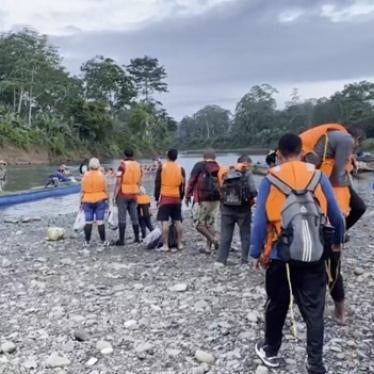 Migrants waiting for a boat to take them from the Indigenous community of Canaán Mebrillo to Puerto Limón, Panama, after a days-long walk across de Darien Gap, May 2022.