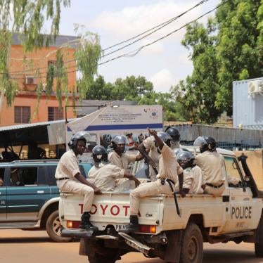 Police officers on the sidelines of a march in support of the coup plotters in Niger’s capital, Niamey, July 30, 2023. © 2023 Djibo Issifou/picture-alliance/dpa/AP Images